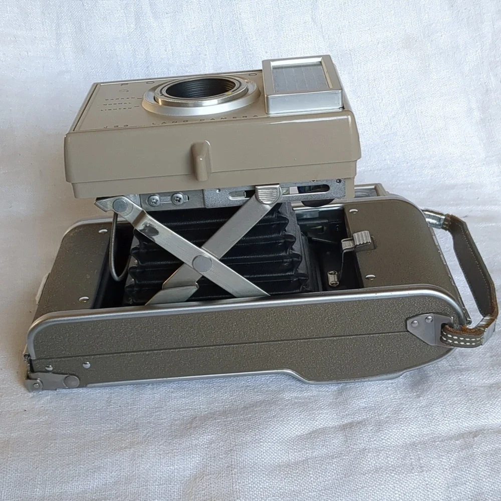 Vintage Polaroid J33 Land Camera Brown Leather Case Flashbulbs Prop Retro